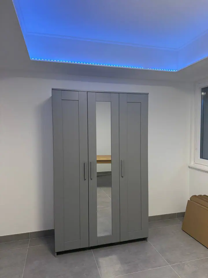 Kleiderschrank mit Spiegeltür als Projektbeispiel für Anfragen aus Völklingen